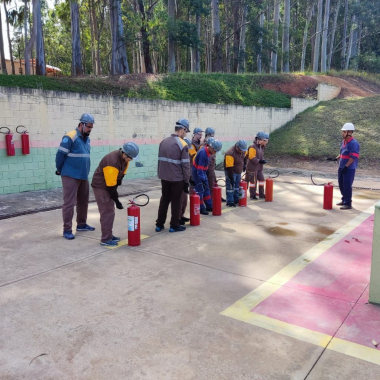 Foto 1 de Treinamento de Brigadistas da equipe do GPACI no centro de treinamento DAMATA