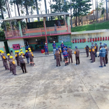 Foto 1 de Treinamento de Brigadistas da equipe do GPACI no centro de treinamento DAMATA