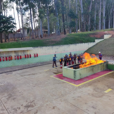 Foto 1 de Treinamento de Brigadistas da equipe do GPACI no centro de treinamento DAMATA