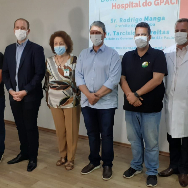 Foto 1 de Dr. Tarcísio Freitas Ex-Ministro da Infraestrutura e candidato ao Governo do Estado de São Paulo, acompanhado de seus assessores e do Sr. Rodrigo Manga, Prefeito de Sorocaba, Dr. Vinícius Rodrigues, candidato Deputado Federal e Sr. Vinícius Aith, candidato Deputado Estadual.